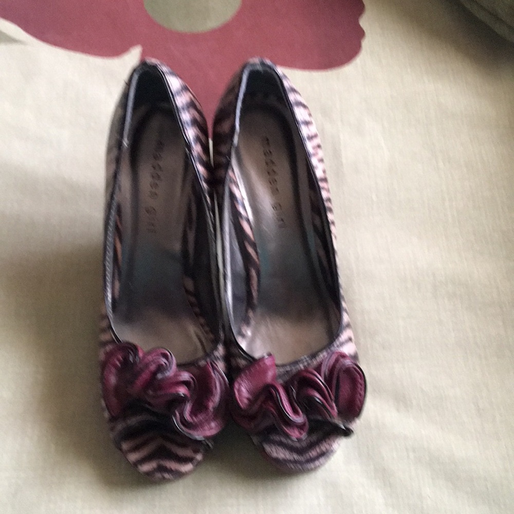 Beautiful Shoes tiger colors